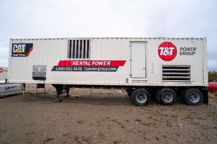 Side view of a CAT XQ2000 trailered generator set with T&T Power Group Branding