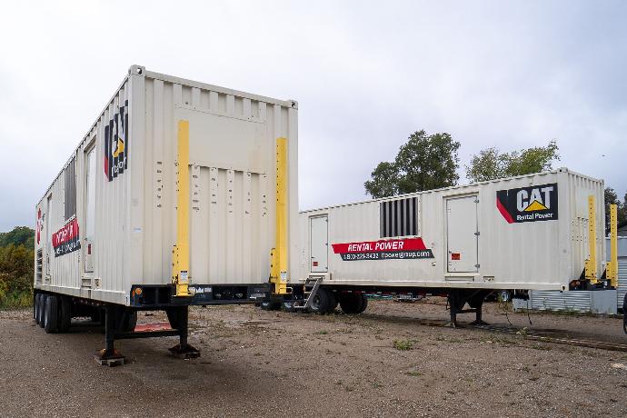 Front view of two CAT XQ2000 trailered generator set with T&T Power Group Branding