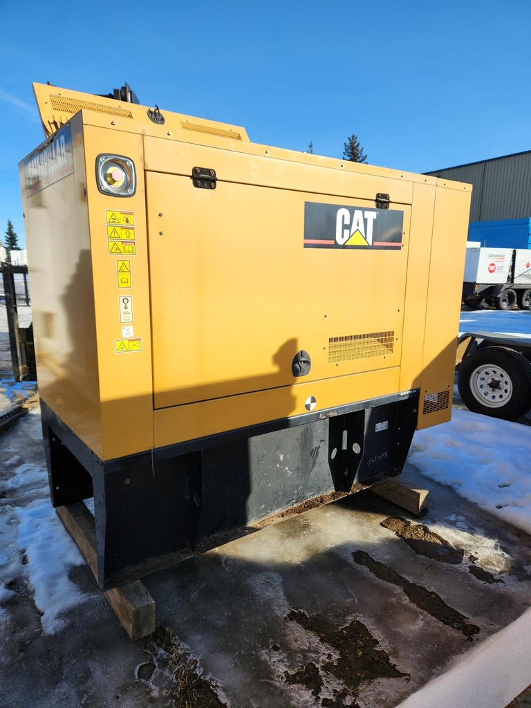 Used 40kW CAT D40-4 Enclosed Diesel Generator | Standby 120/208V